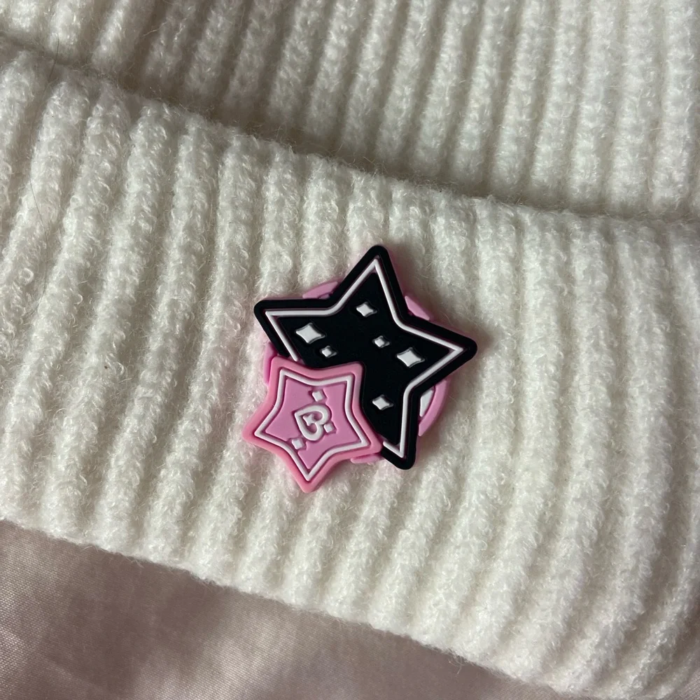 Beanie with decal - Picture 3 of 3